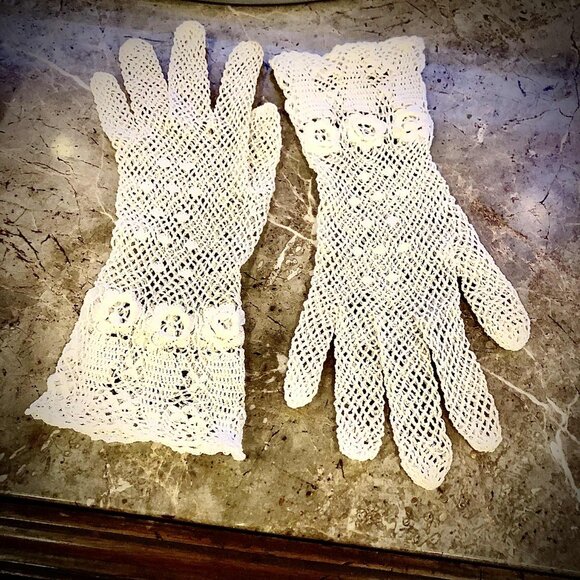 ALEXANDRA'S ACCENTS Edwardian Ivory Crochet Lace Gloves Rosette Ruffle Cuffs S - Picture 6 of 7